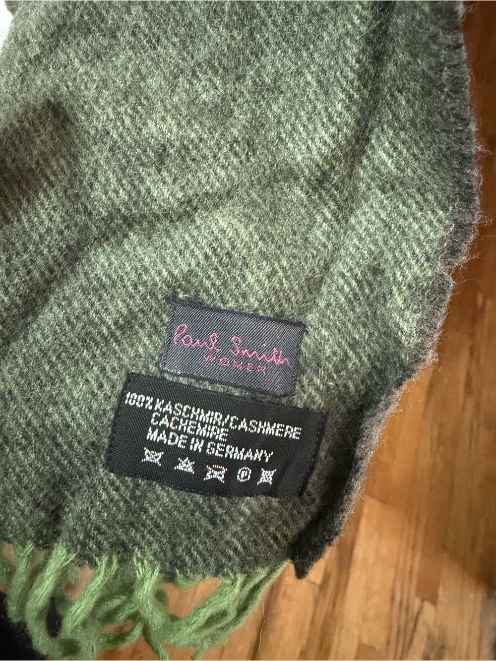 Paul Smith Women’s Green Cashmere Scarf - Picture 4 of 4